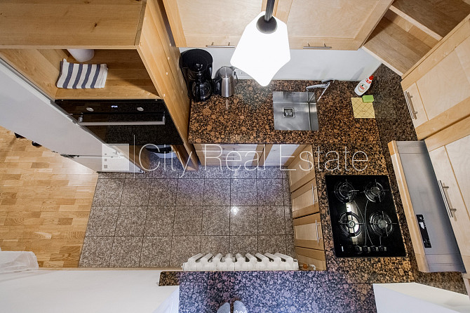 Fasādes māja, ieeja no ielas, ir lifts, kāpņu telpa pēc kapitālā remonta, guļamistabu Rīga - foto 19