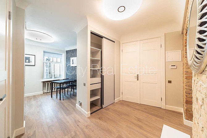 Fasādes māja, renovēta māja, maksas stāvvieta, ieeja no ielas, kāpņu telpa pēc kapitālā Rīga - foto 3