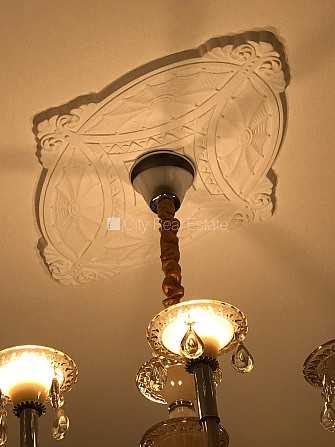 Fasādes māja, renovēta māja, maksas stāvvieta, ieeja no ielas, kāpņu telpa pēc kapitālā Rīga - foto 20