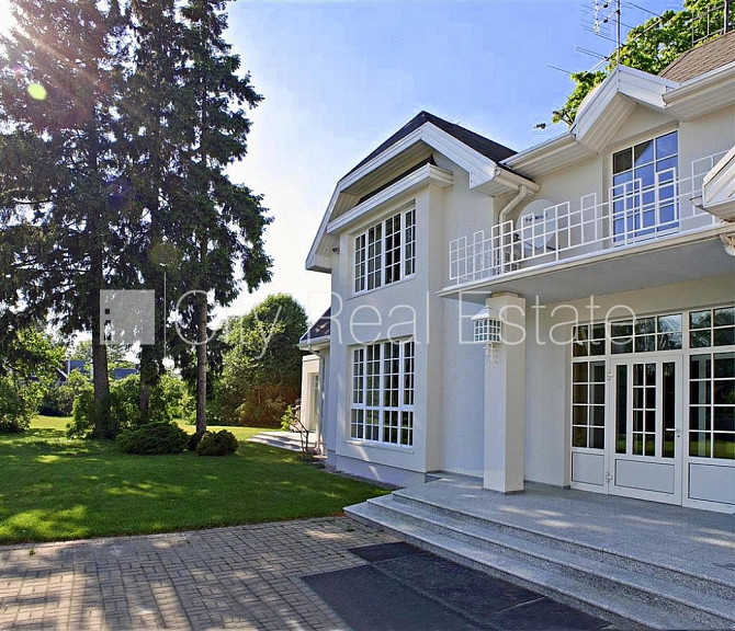 Labiekārtots apzaļumots pagalms, garāža divām automašīnām, veranda, baseins, sauna, Jūrmala - foto 2