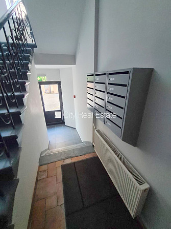 Fasādes māja, renovēta māja, slēgts pagalms, ieeja no ielas un pagalma, kāpņu telpa pēc Rīga - foto 16