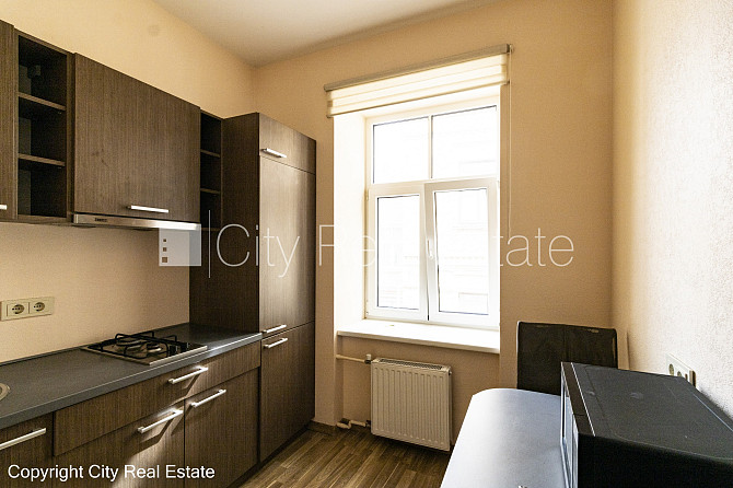 Renovēta māja, labiekārtota apzaļumota teritorija, kāpņu telpa pēc kapitālā remonta, Rīga - foto 6