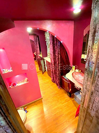 Fasādes māja, restaurēta māja, ieeja no ielas un pagalma, ir lifts, jumta terase, logi vērsti Rīga - foto 14