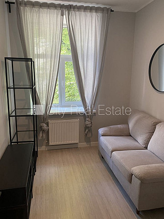 Pagalma ēka, renovēta māja, slēgts pagalms, ieeja no pagalma, kāpņu telpa pēc kapitālā Rīga - foto 5