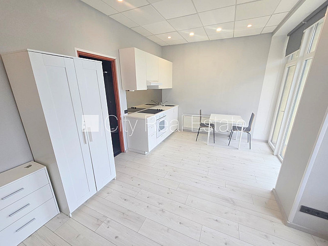 Fasādes māja, renovēta māja, ieeja no ielas, ir lifts, kāpņu telpa pēc kapitālā remonta, Rīga - foto 3