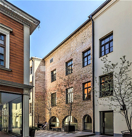 Fasādes māja, ieeja no ielas, divas halles, augstie griesti, centrālā apkure, pilnā apdare, Rīga - foto 11