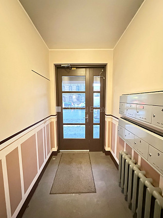 Fasādes māja, renovēta māja, slēgts pagalms, teritorijas iebrauktuves vārti aprīkoti ar Rīga - foto 11