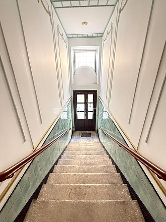 Fasādes māja, renovēta māja, slēgts pagalms, ieeja no ielas un pagalma, beletāža, kāpņu Rīga - foto 18
