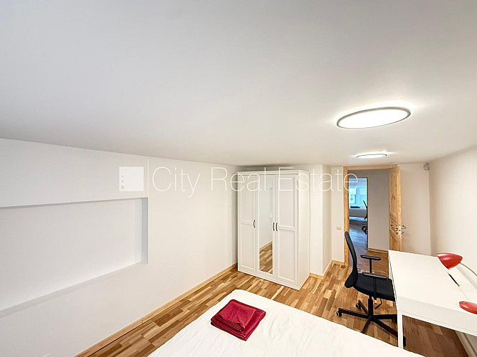 Fasādes māja, renovēta māja, slēgts pagalms, ieeja no ielas un pagalma, beletāža, kāpņu Rīga - foto 13