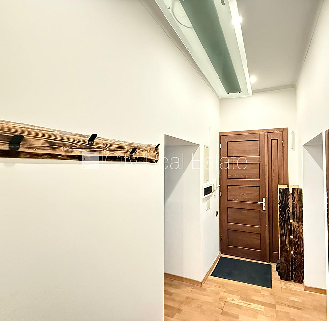 Fasādes māja, renovēta māja, slēgts pagalms, ieeja no ielas un pagalma, beletāža, kāpņu Rīga - foto 17