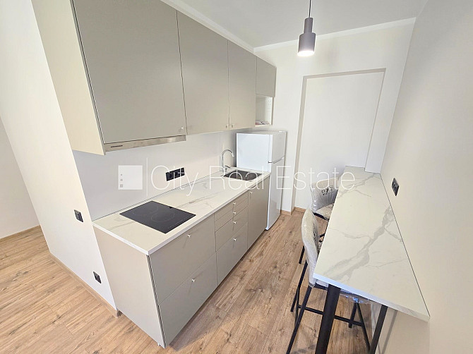Pagalma ēka, slēgts pagalms, ieeja no ielas un pagalma, kāpņu telpa pēc kosmētiskā remonta, Rīga - foto 3