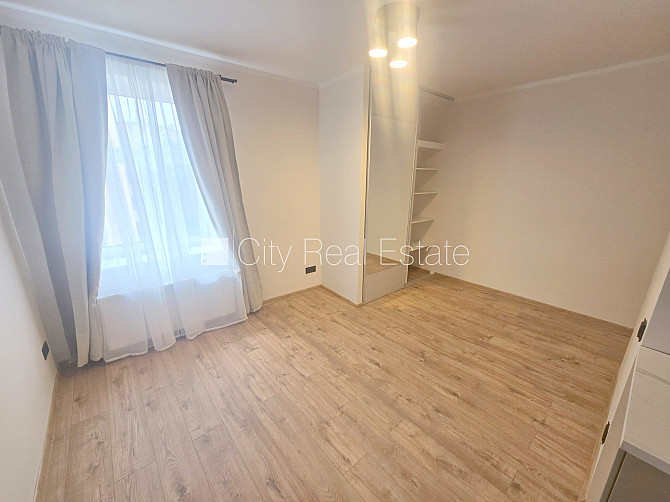 Pagalma ēka, slēgts pagalms, ieeja no ielas un pagalma, kāpņu telpa pēc kosmētiskā remonta, Rīga - foto 7