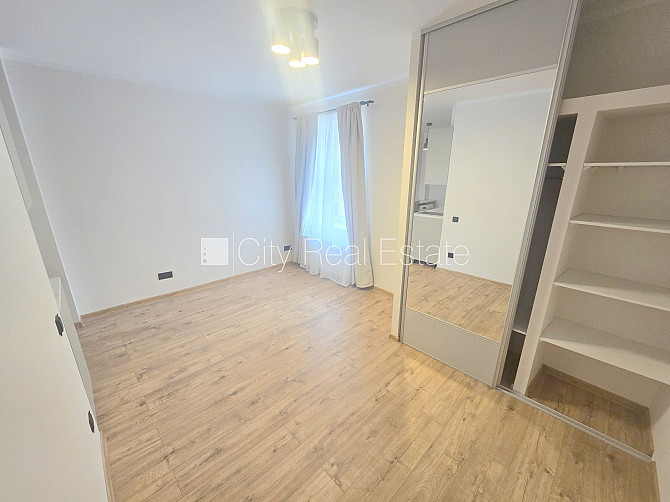 Pagalma ēka, slēgts pagalms, ieeja no ielas un pagalma, kāpņu telpa pēc kosmētiskā remonta, Rīga - foto 15