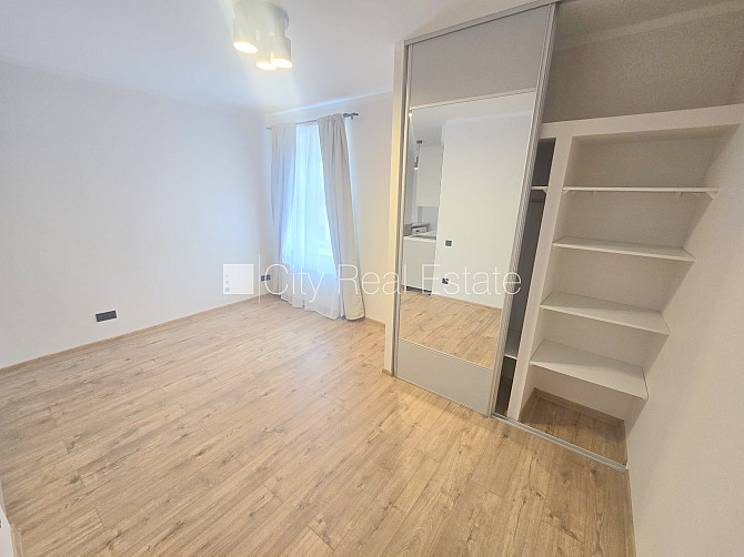 Pagalma ēka, slēgts pagalms, ieeja no ielas un pagalma, kāpņu telpa pēc kosmētiskā remonta, Rīga - foto 12
