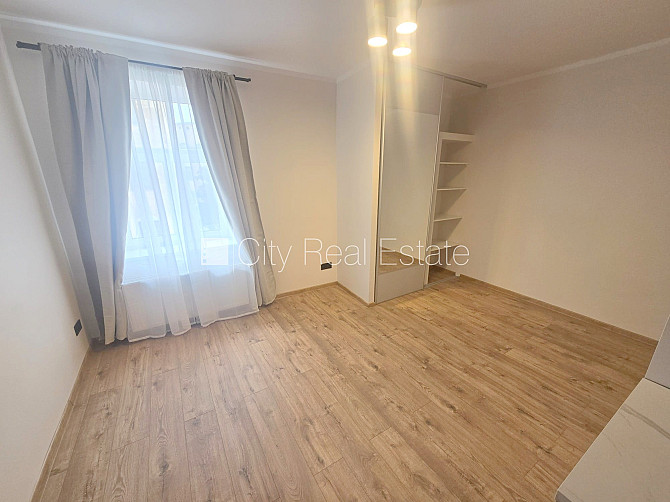 Pagalma ēka, slēgts pagalms, ieeja no ielas un pagalma, kāpņu telpa pēc kosmētiskā remonta, Rīga - foto 11