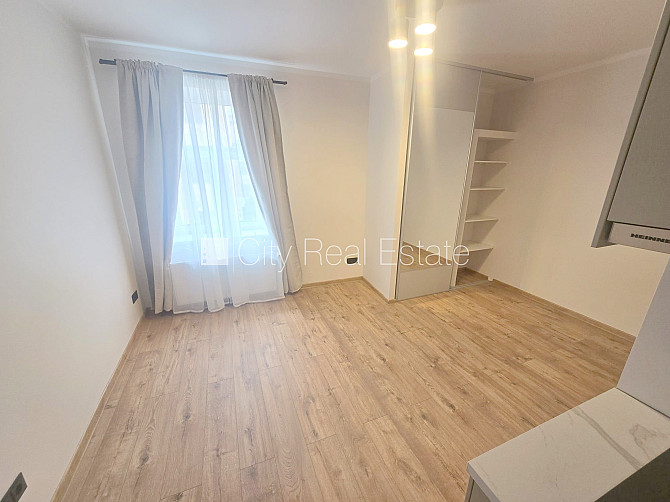 Pagalma ēka, slēgts pagalms, ieeja no ielas un pagalma, kāpņu telpa pēc kosmētiskā remonta, Rīga - foto 8