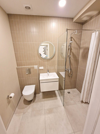 Pagalma māja, renovēta māja, slēgts pagalms, ieeja no pagalma, ir lifts, kāpņu telpa pēc Rīga - foto 11