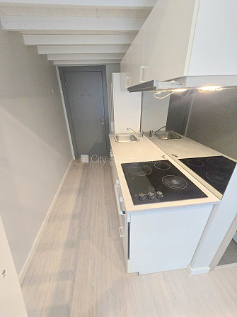 Fasādes māja, renovēta māja, slēgts pagalms, ieeja no ielas, kāpņu telpa pēc kapitālā Rīga - foto 3