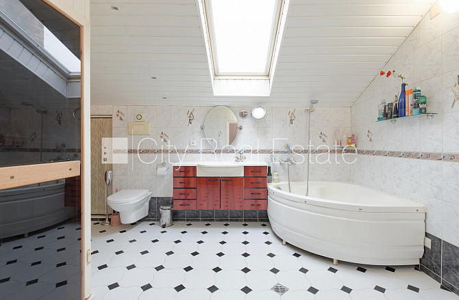 Fasādes māja, slēgts pagalms, vieta automašīnai, ir lifts, balkons, sauna, logi vērsti mājas Rīga - foto 20