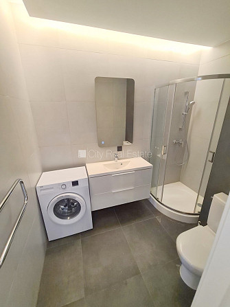 Fasādes māja, renovēta māja, slēgts pagalms, ieeja no pagalma, ir lifts, kāpņu telpa pēc Rīga - foto 12