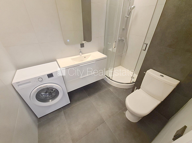 Fasādes māja, renovēta māja, slēgts pagalms, ieeja no pagalma, ir lifts, kāpņu telpa pēc Rīga - foto 14