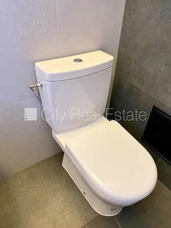 Fasādes māja, renovēta māja, ieeja no ielas, cokolstāvs, beletāža, logi vērsti uz ielas Rīga - foto 13