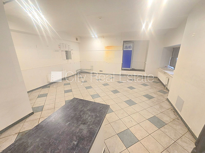 Fasādes māja, renovēta māja, ieeja no ielas, cokolstāvs, beletāža, logi vērsti uz ielas Rīga - foto 18