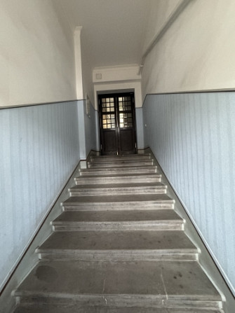 Izīrē pārdomātu 4 istabu dzīvokli centrā!  Ieejot dzīvoklī, jūs sagaida plašs un funkcionāls priekšn Рига - изображение 9
