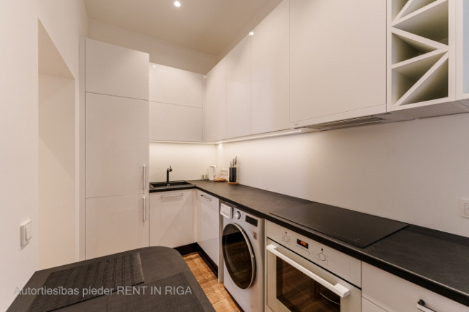 Recently repaired two-bedroom apartment in the heart of the city. Fully furnished and equipped. The  Рига - изображение 9