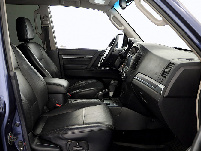 Mitsubishi Pajero Luxury ATM 3.2 DI-D 125kW Tallina - foto 6