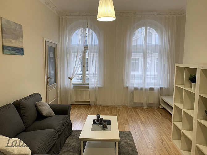 Īrei tiek piedāvāts gaišs, mēbelēts dzīvoklis Rīgas centrā, Kr. Barona un Dzirnavu ielu Rīga - foto 2