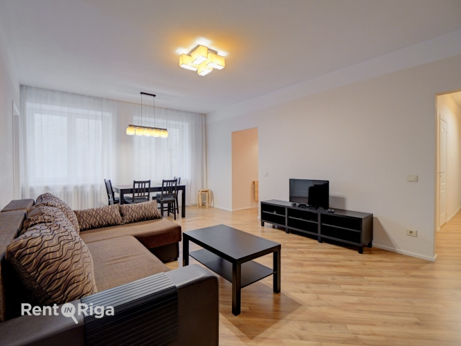 Mēbelēts trīs istabu dzīvoklis pašā pilsētas centrā, kas vienlaikus ļauj baudīt mieru un Rīga - foto 13
