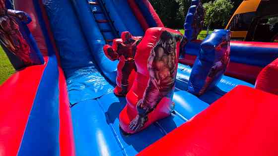 Pārdodu piepūšamo SPIDERMAN atrakciju. Redzamas lietošanas pazīmes, bet kopumā labā stāvoklī.... Eleja