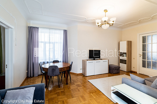Fasādes māja, slēgts pagalms, ieeja no ielas, logi vērsti mājas abās pusēs, istabas Rīga - foto 3