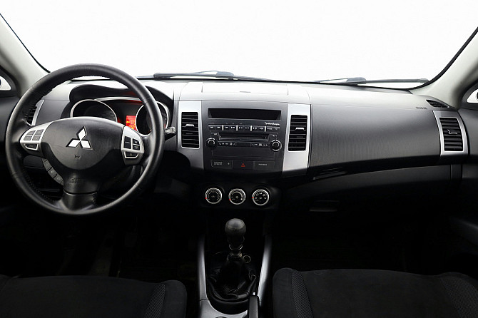 Mitsubishi Outlander Comfort 4x4 2.0 DI-D 103kW Таллин - изображение 5