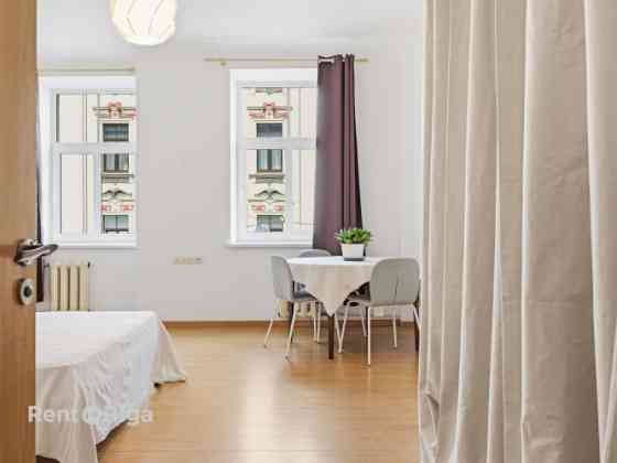 Quiet, bright, and sunny apartment on Stabu Street.  The apartment features four rooms (1724 m), thr Рига