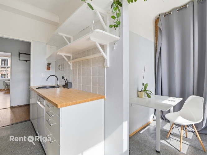 Quiet, bright, and sunny apartment on Stabu Street.  The apartment features four rooms (1724 m), thr Рига - изображение 4