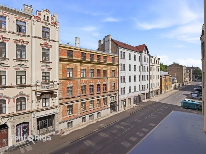 Quiet, bright, and sunny apartment on Stabu Street.  The apartment features four rooms (1724 m), thr Рига - изображение 8
