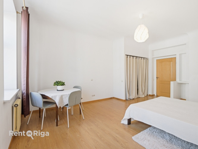 Quiet, bright, and sunny apartment on Stabu Street.  The apartment features four rooms (1724 m), thr Рига - изображение 7