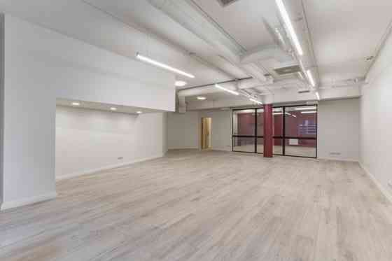 Open-plan office in a modern business centre.  The premises consist of two spacious office areas (73 Rīga
