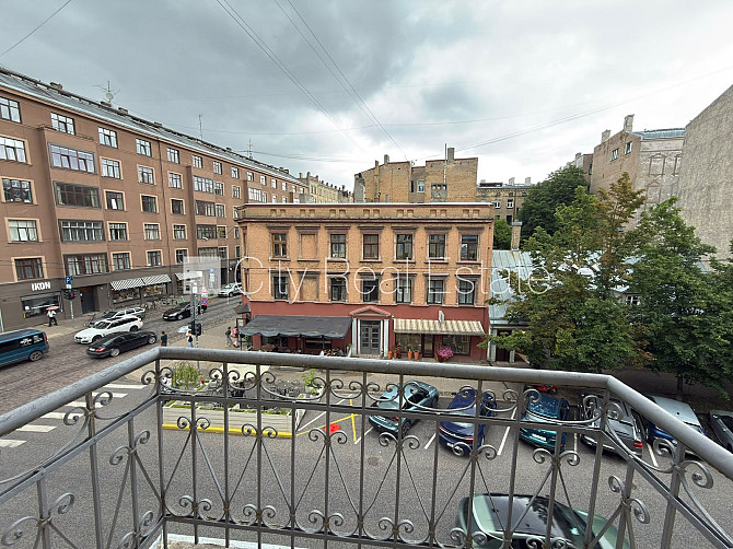 Fasādes māja, labiekārtota apzaļumota teritorija, vieta automašīnai, viena istaba izolēta, Rīga - foto 16