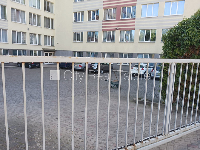 Fasādes māja, renovēta māja, labiekārtota apzaļumota teritorija, vieta automašīnai, ir Rīga - foto 16