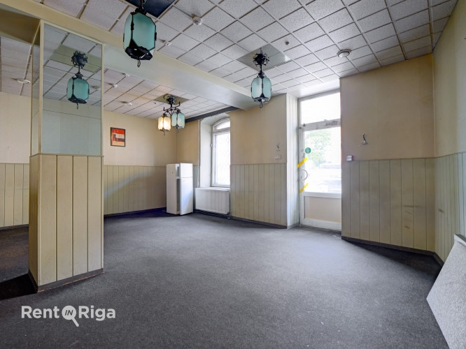 Nomai pieejamas tirdzniecības telpas ar lielisku atrašanās vietu Brīvības ielā.  Telpu Rīga - foto 6