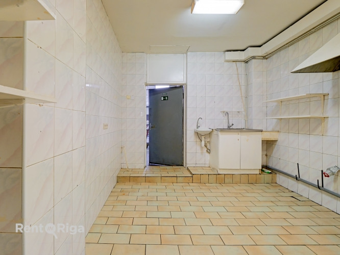 Nomai pieejamas tirdzniecības telpas ar lielisku atrašanās vietu Brīvības ielā.  Telpu Rīga - foto 9