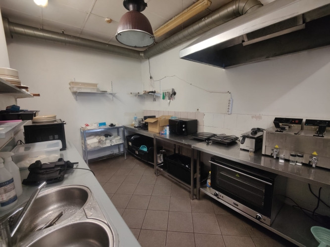 Kafejnīcas telpas ar ventilācijas sistēmu.  Telpas sastāv no klientu zāles 30 kvm, virtuves Rīga - foto 5