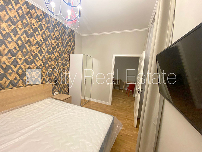 Fasādes māja, renovēta māja, slēgts pagalms, ieeja no ielas, kāpņu telpa pēc kapitālā Rīga - foto 1