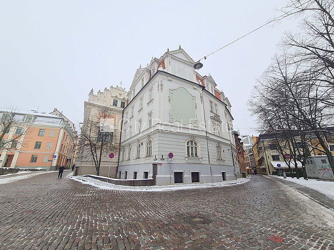 Fasādes māja, renovēta māja, ieeja no ielas, kāpņu telpa pēc kapitālā remonta, logi Rīga - foto 15
