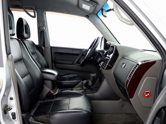 Mitsubishi Pajero Luxury ATM 3.2 DI-D 121kW Таллин - изображение 6