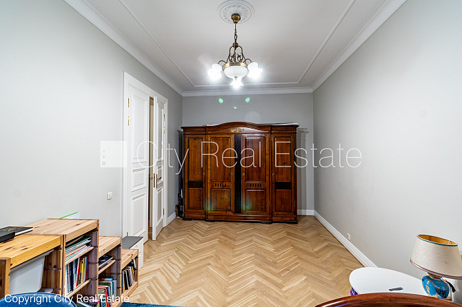 Renovēta māja, logi vērsti mājas abās pusēs, guļamistabu skaits 3 gab., istabas izolētas 3 Rīga - foto 17