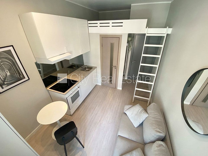 Fasādes māja, renovēta māja, slēgts pagalms, ieeja no ielas, kāpņu telpa pēc kapitālā Rīga - foto 3